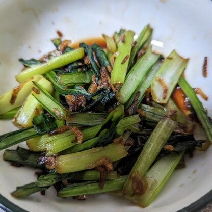 小料理屋さんで食べた味を家で作りたくて辿り着きました。香ばしいエビと共に小松菜の新しい食べ方を知れました。